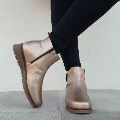 Bota Confortável em Pele Dourada Valeria's Bota Confortável em Pele Dourada Valeria's