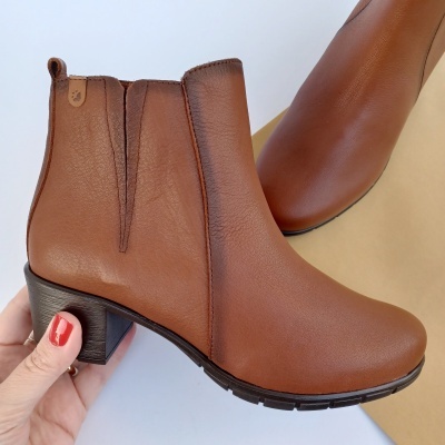 Bota Confortável em Pele Castanha Valéria's