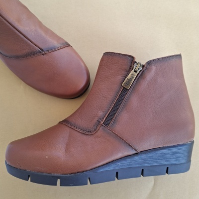 Bota Confortável em Pele Castanha Valeria's