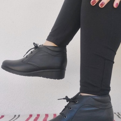 Bota Confortável em Pele Atacadores Preta Tupie