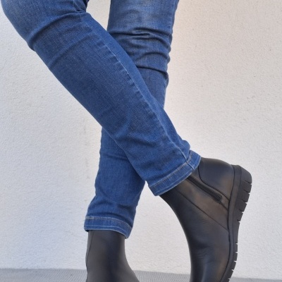 Bota Confortável em Pele Preta Valeria's