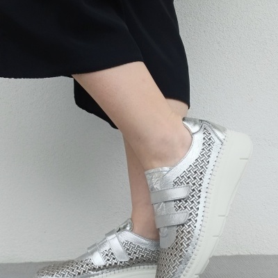 Sapatilha Confortável Anatómica Pele Prata Velcros Sapatilha Confortável Anatómica Pele Prata Velcros