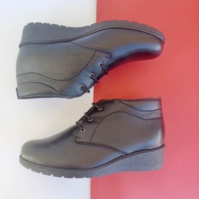 Bota Confortável em Pele Atacadores Preta Tupie