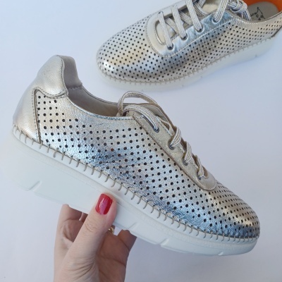 Sapatos e Sapatilhas