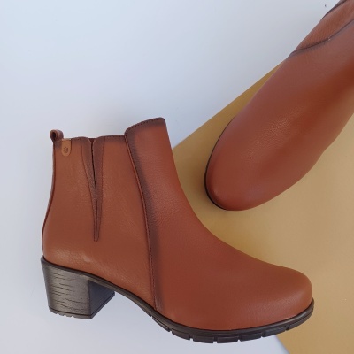 Bota Confortável em Pele Castanha Valéria's