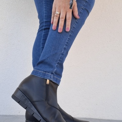 Bota Confortável em Pele Preta Valeria's Bota Confortável em Pele Preta Valeria's