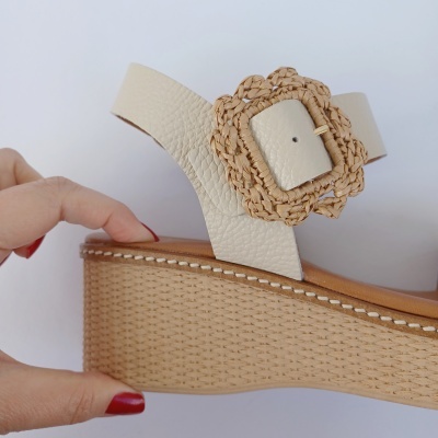 Sandália Confortável Cunha Fresia Beje