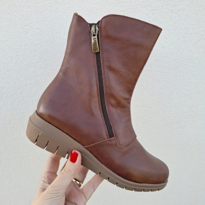 Botas Confortáveis em Pele Média Valeria's