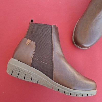 Bota Confortável em Pele Castanha Valeria's