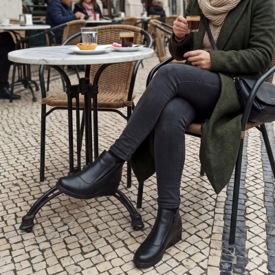 Bota Confortável em Pele Elástico Preta Drakart