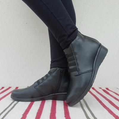 Bota Confortável em Pele Elástico Preta Bota Confortável em Pele Elástico Preta