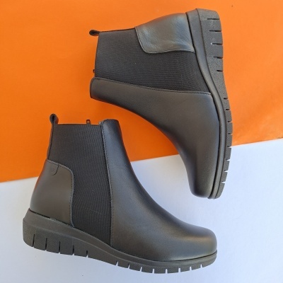 Bota Confortável em Pele Preta Valeria's