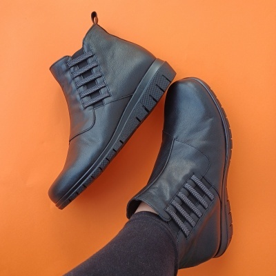 Bota Confortável Pele Elásticos Preta