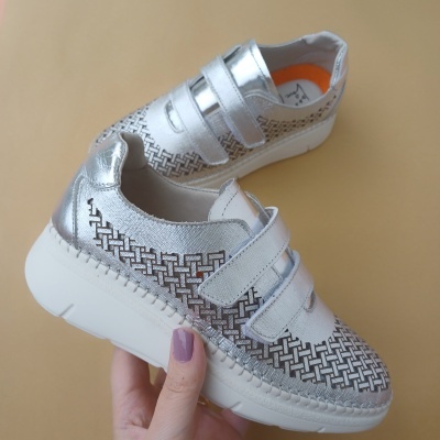 Sapatilha Confortável Anatómica Pele Prata Velcros Sapatilha Confortável Anatómica Pele Prata Velcros