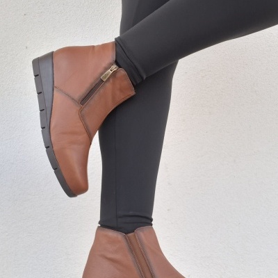 Bota Confortável em Pele Castanha Valeria's