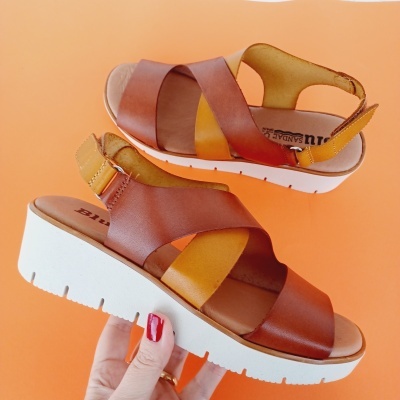 Sandália Confortável Pele Blu Sandal Mostarda Sandália Confortável Pele Blu Sandal Mostarda