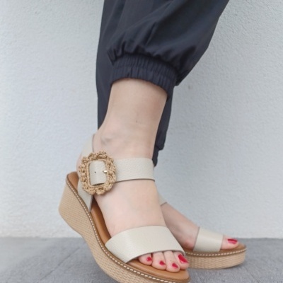 Sandália Confortável Cunha Fresia Beje