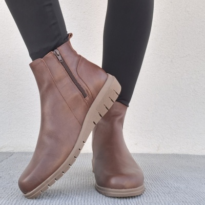 Bota Confortável em Pele Castanha Valeria's