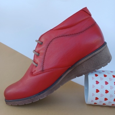 Bota Confortável em Pele Atacadores Vermelha Bota Confortável em Pele Atacadores Vermelha