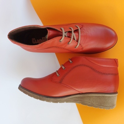 Bota Confortável em Pele Atacadores Vermelha Bota Confortável em Pele Atacadores Vermelha