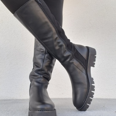 Bota Confortável em Pele Cano Alto Valeria's Bota Confortável em Pele Cano Alto Valeria's