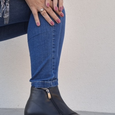 Bota Confortável em Pele Preta Valeria's Bota Confortável em Pele Preta Valeria's