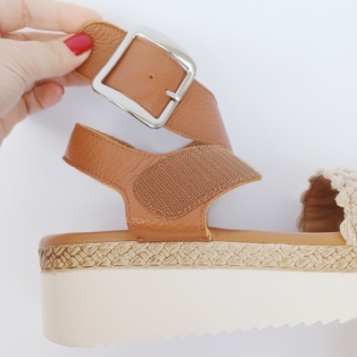 Sandália Confortável Cunha Fresia Couro