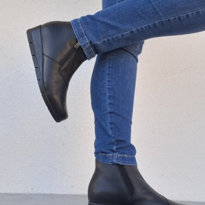 Bota Confortável em Pele Preta Valeria's Bota Confortável em Pele Preta Valeria's