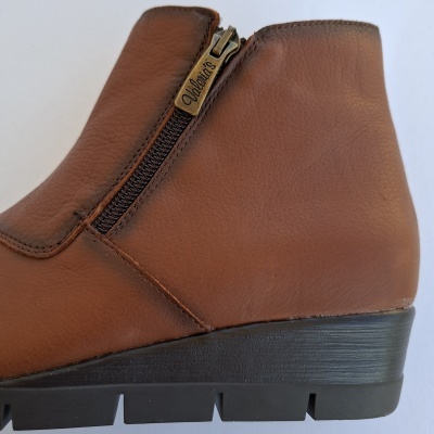 Bota Confortável em Pele Castanha Valeria's