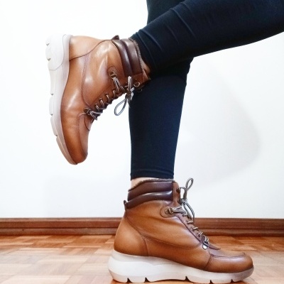 Bota em Pele e Pelo Castanha