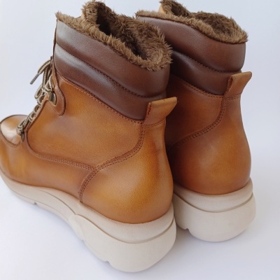 Bota em Pele e Pelo Castanha