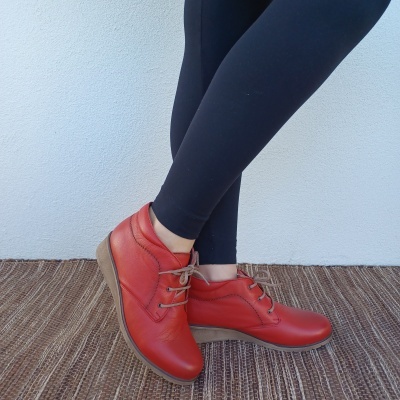 Bota Confortável em Pele Atacadores Vermelha Bota Confortável em Pele Atacadores Vermelha