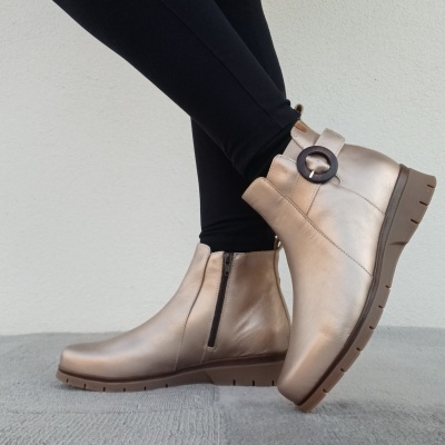 Bota Confortável em Pele Dourada Valeria's Bota Confortável em Pele Dourada Valeria's