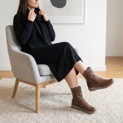 Botas Confortáveis em Pele Média Valeria's