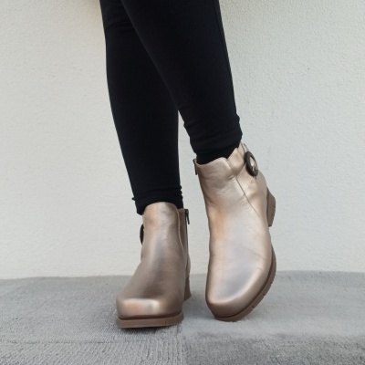 Bota Confortável em Pele Dourada Valeria's Bota Confortável em Pele Dourada Valeria's