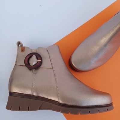 Bota Confortável em Pele Dourada Valeria's Bota Confortável em Pele Dourada Valeria's