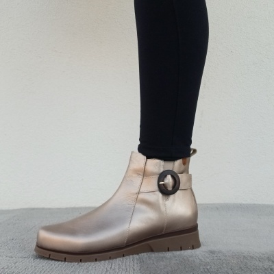 Bota Confortável em Pele Dourada Valeria's Bota Confortável em Pele Dourada Valeria's