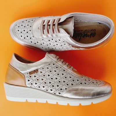 Sapatilhas Confortáveis em Pele Dourada