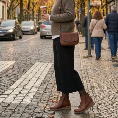 Bota Confortável em Pele Camel Valeria's