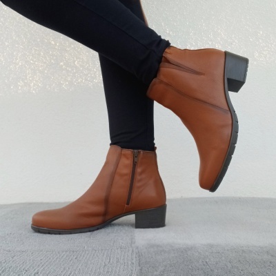 Bota Confortável em Pele Castanha Valéria's