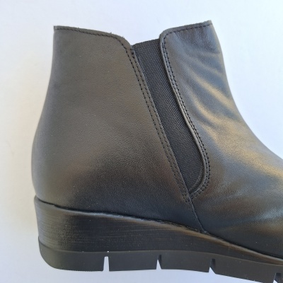 Bota Confortável em Pele Preta Valeria's Bota Confortável em Pele Preta Valeria's