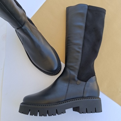 Bota Confortável em Pele Cano Alto Valeria's Bota Confortável em Pele Cano Alto Valeria's