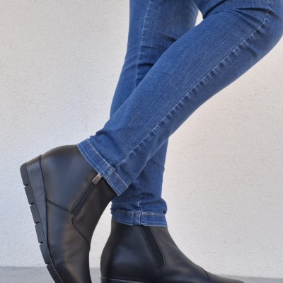 Bota Confortável em Pele Preta Valeria's Bota Confortável em Pele Preta Valeria's