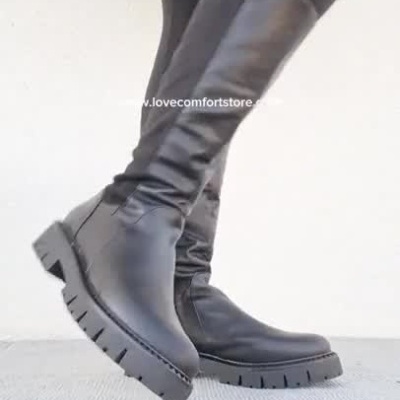 Bota Confortável em Pele Cano Alto Valeria's