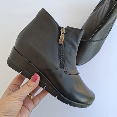 Bota Confortável em Pele Preta Valeria's Bota Confortável em Pele Preta Valeria's