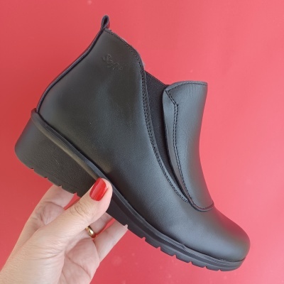 Bota Confortável em Pele Elástico Preta Drakart