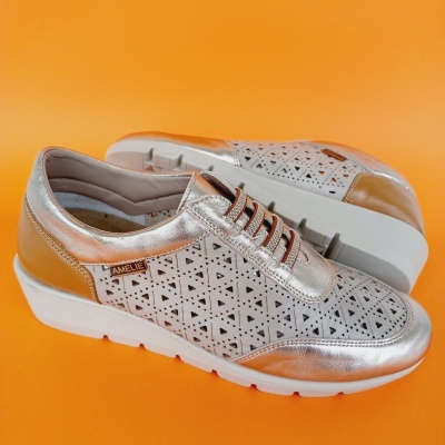 Sapatilhas Confortáveis em Pele Dourada