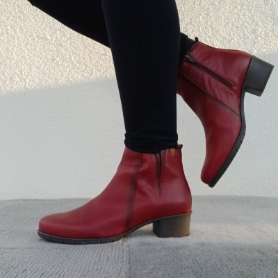 Bota Confortável em Pele Vermelha Valeria's Bota Confortável em Pele Vermelha Valeria's