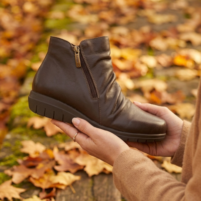 Bota Confortável em Pele Cognac Valeria's
