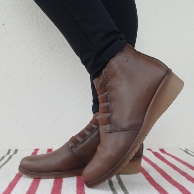 Bota Confortável em Pele Elástico Castanha